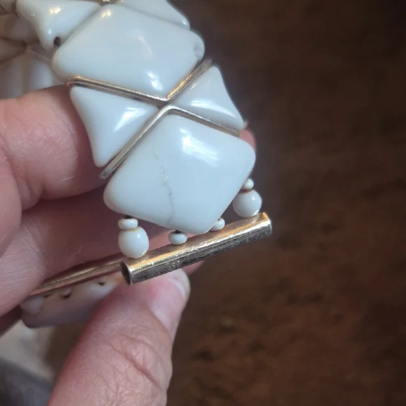 Western Germany Milk Glass And Gold Tone Wrap Bracelet Adjustable - Picture 4 of 7